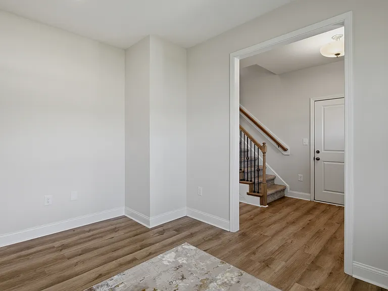291 Burnside Dr — Photo 7