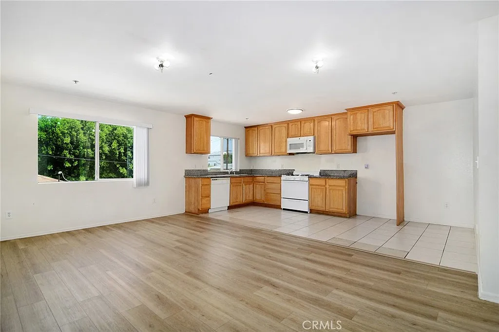 3 bed, 1100 sqft, $2,800 — Photo 2
