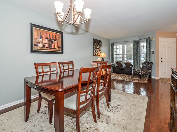 4th image of 42 Yorkshire Dr