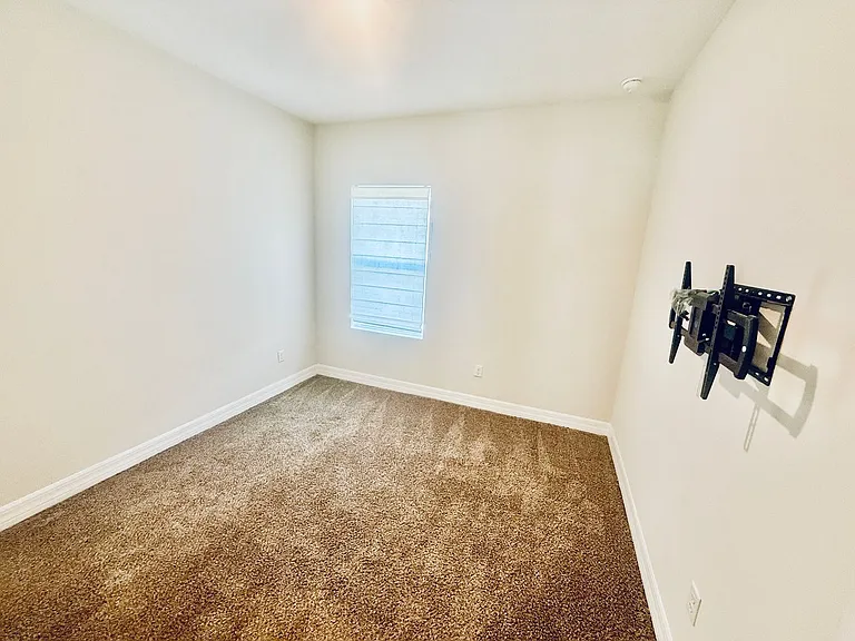 614 Lynbrook St NW — Photo 26