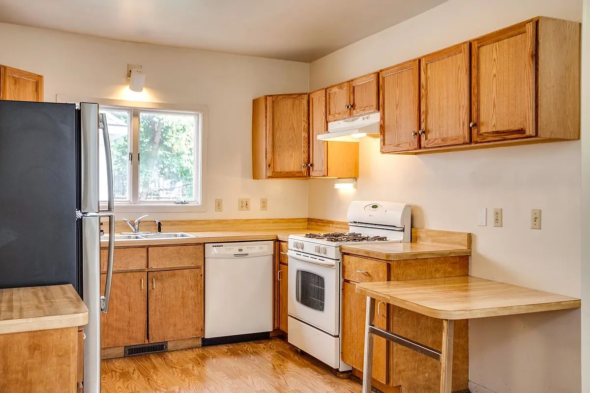 Kitchen - 1048 16th Ave SE