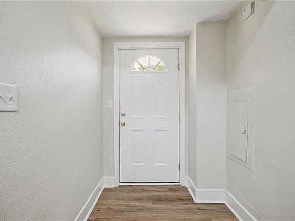 4th image of 2431 Hale St