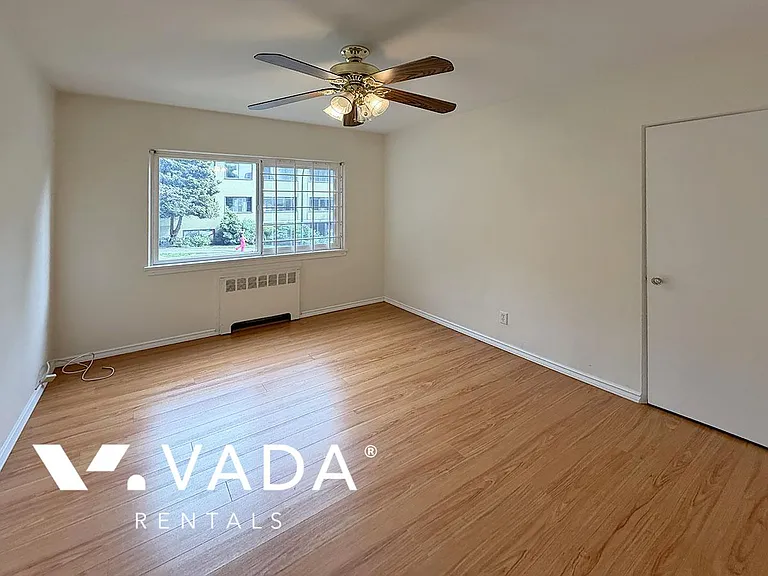 1208 Burnaby St #1 — Photo 11