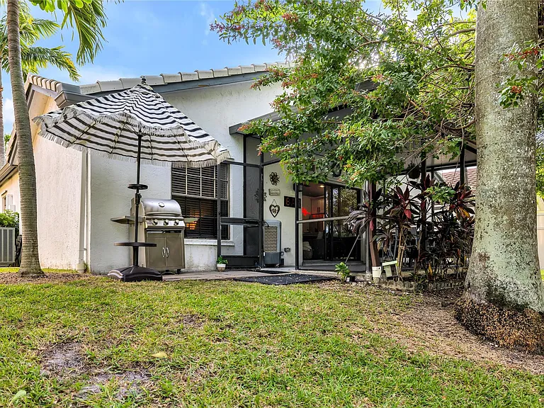 5568 American Cir — Photo 40