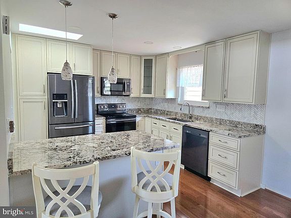 5th image of 8819 Sonya Rd