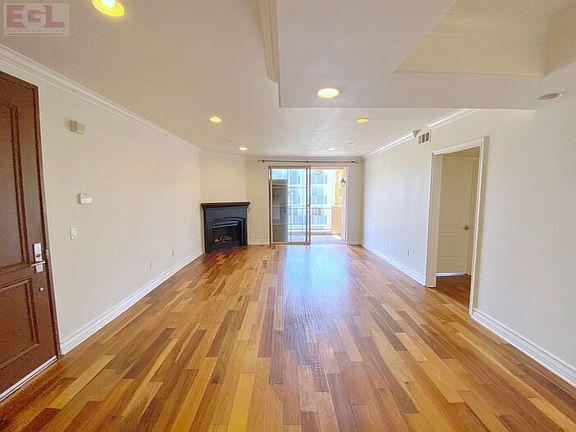 5th image of 837 N Hudson Ave Unit 301