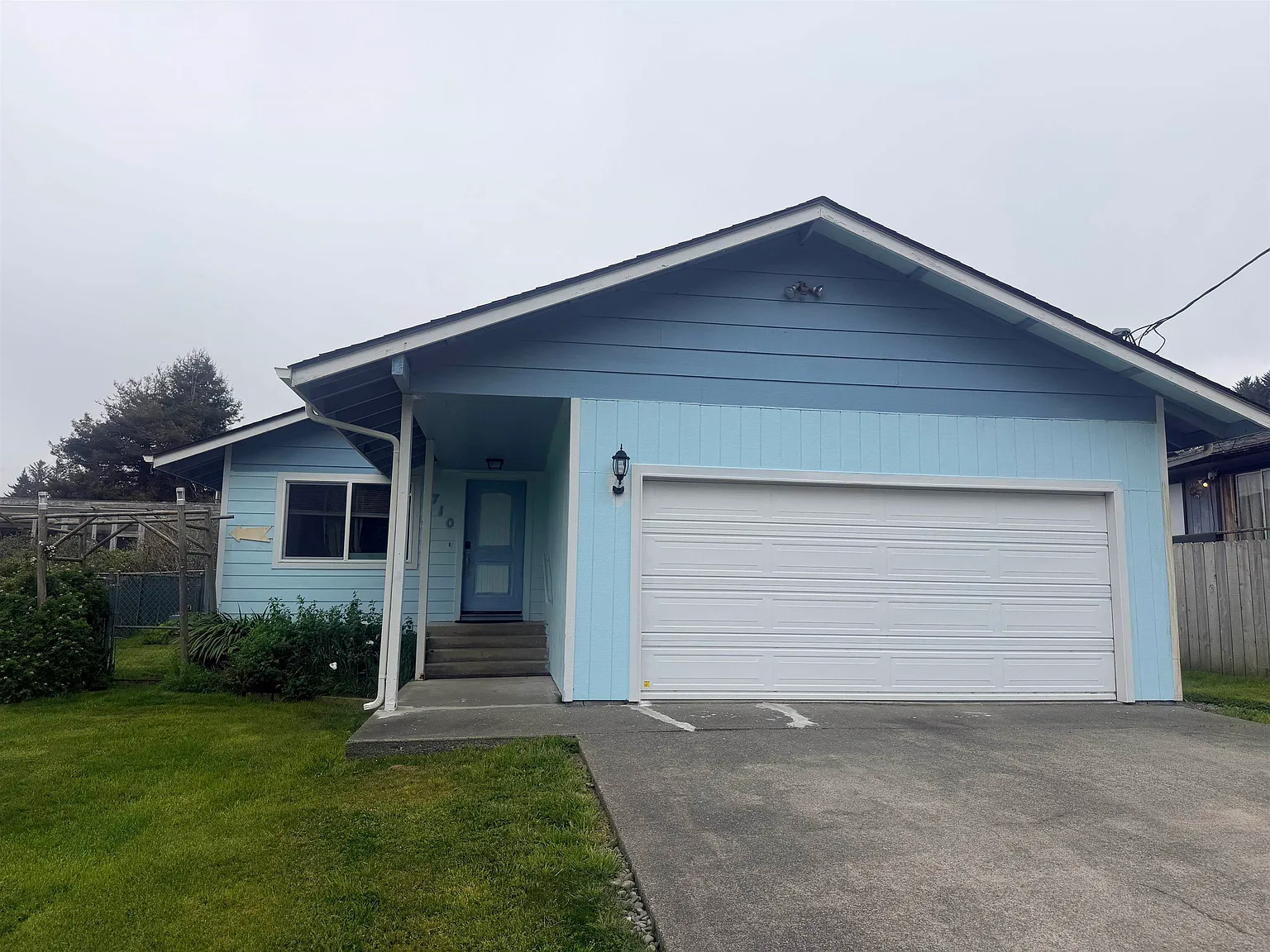 2710 Oliver Ave photo 1