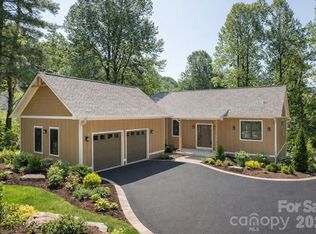 654 Hollybrook Dr, Flat Rock, NC 28731