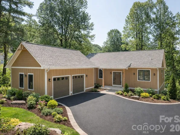 654 Hollybrook Dr, Flat Rock, NC 28731