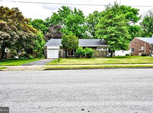 321 Crest Park Rd, Philadelphia, PA 19119