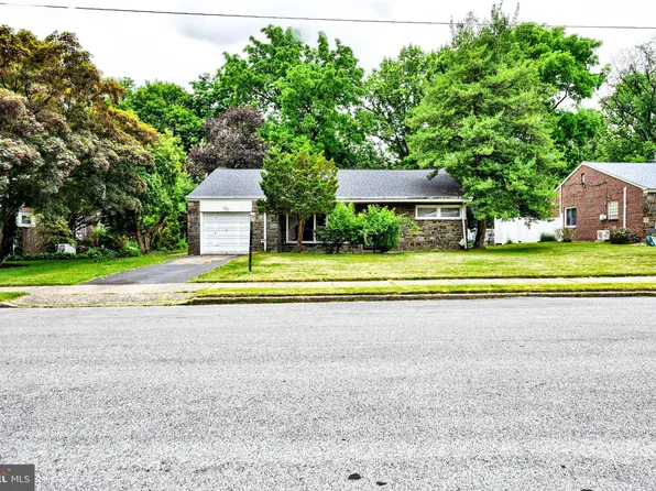 321 Crest Park Rd, Philadelphia, PA 19119