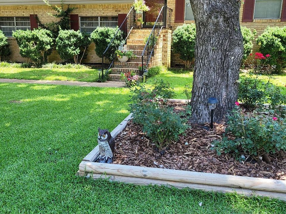 2nd image of 2713 Emerald Ave