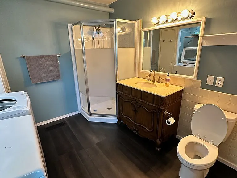 323 W Myrtle St — Photo 17