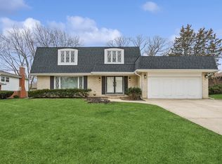 18W337 Claremont Dr, Darien, IL