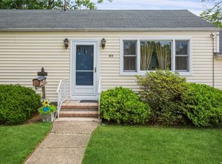 97 E Gates Ave, Lindenhurst, NY 11757
