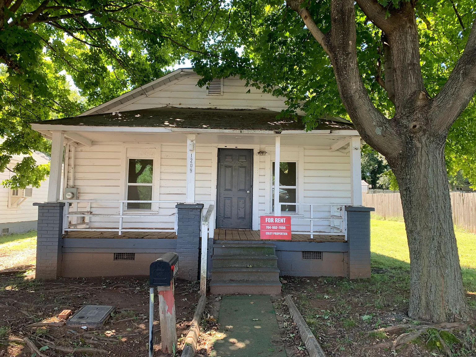 1209 Alexander St — Photo 2