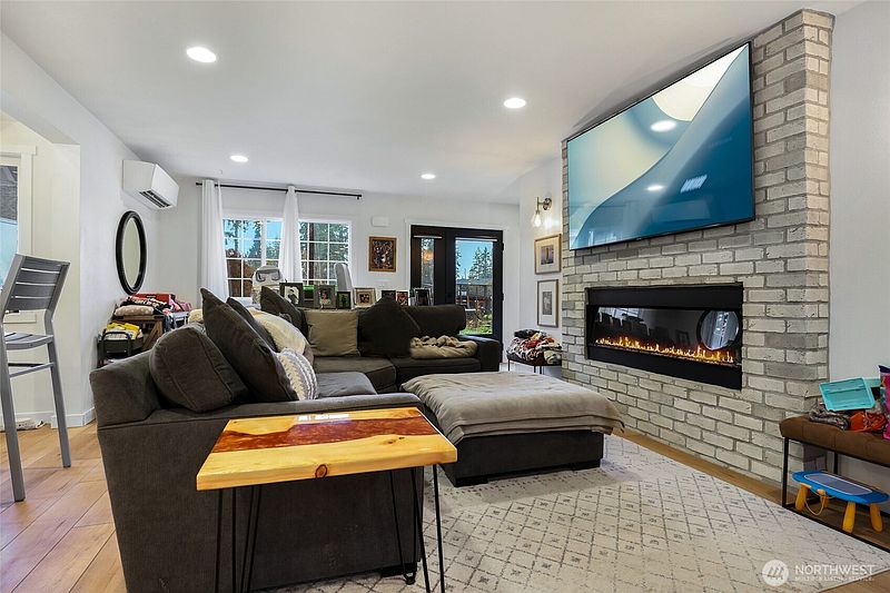 3rd image of 13615 57th Avenue NE