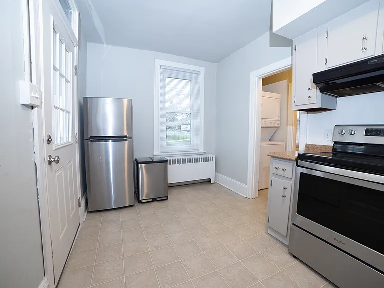 876 Main St — Photo 3