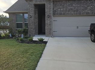 621 Bethpage Dr, Red Oak, TX 75154