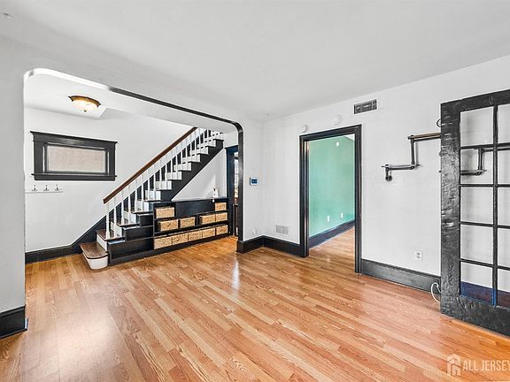 5th image of 13 Baldwin St