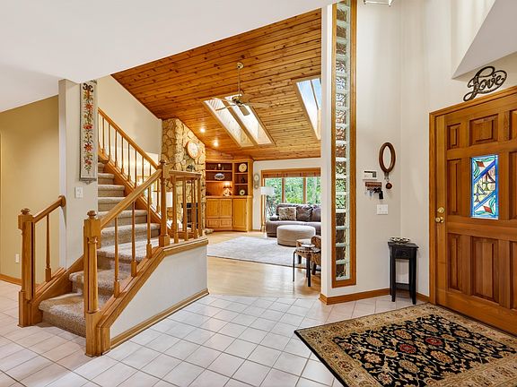2nd image of 44 White Oaks Ln