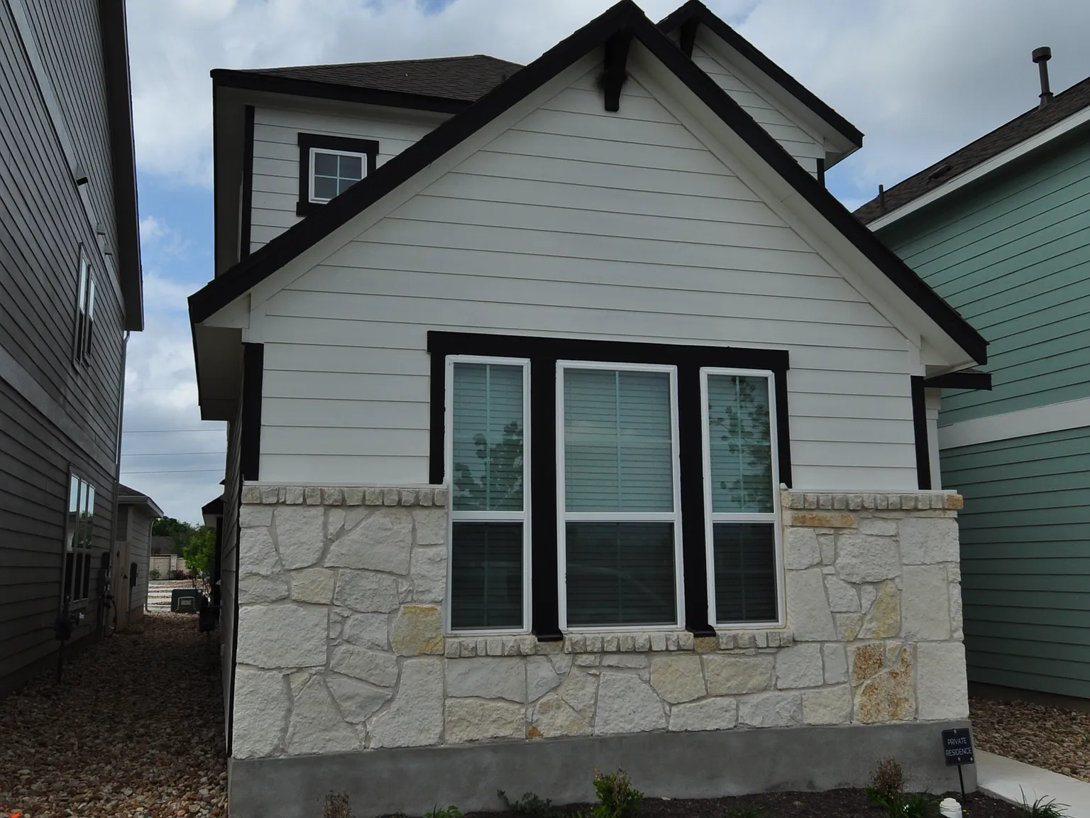 4 bed, 3.5 bath, 2134 sqft, $2,200 — Photo 3