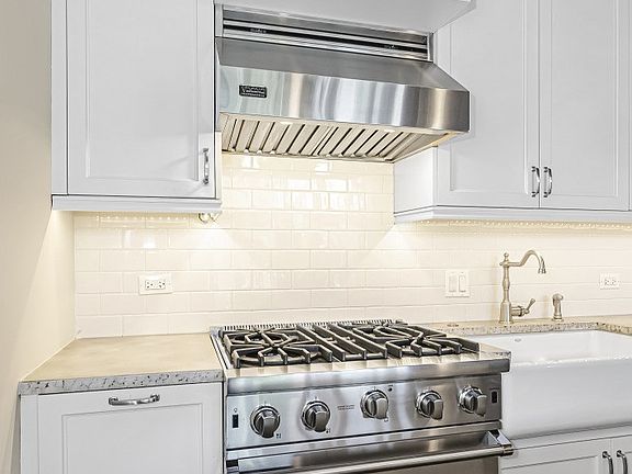 VIKING RANGE AND HOOD