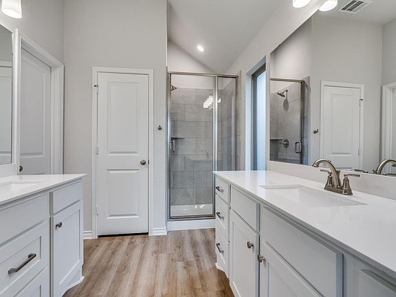 5th image of 453 Los Olives Ln