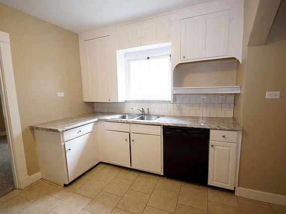4th image of 3332 Sagamon Ave
