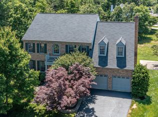 8621 Woodwren Ln, Fairfax Station, VA 22039