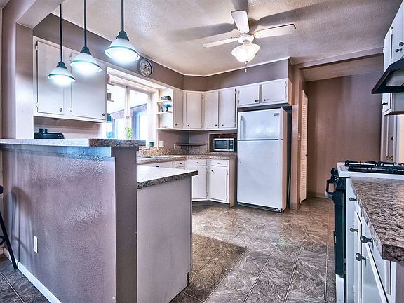 3rd image of 38 Greenway Dr