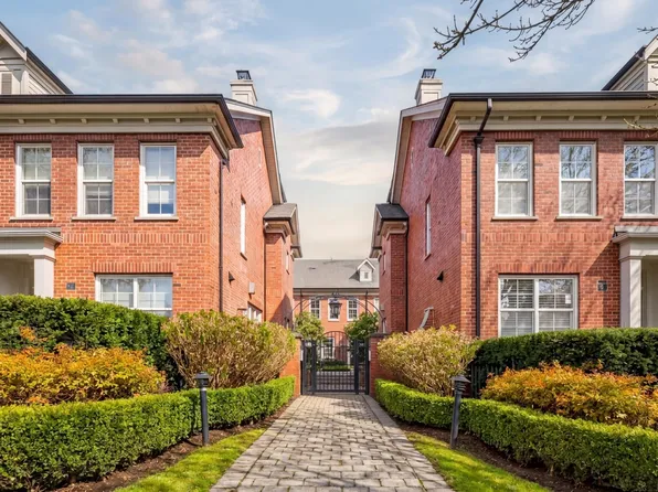 755 W 42nd Ave, Vancouver, BC V5Z 2N8