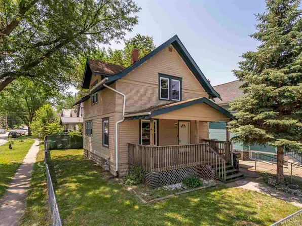 1557 7th Ave SE, Cedar Rapids, IA 52403