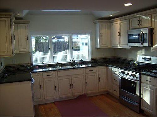 4th image of 1353 Grand St