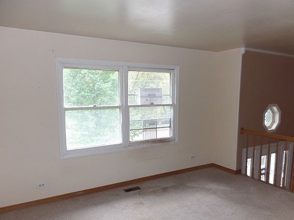 3rd image of 904 South Ave