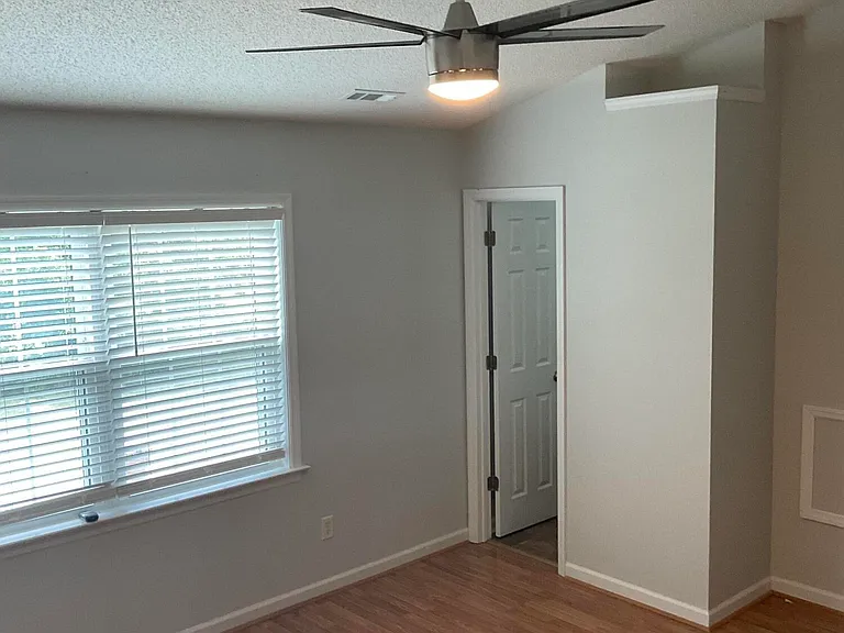 529 Raintree Rd — Photo 16