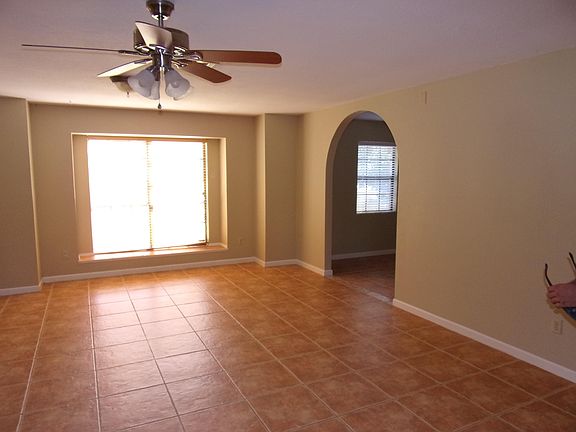 4th image of 1021 Woodlore Cir