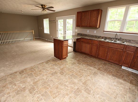 5th image of 688 Lakepoint Dr