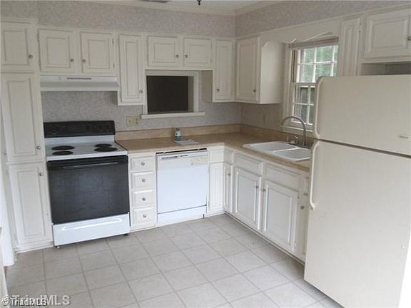 4th image of 5658 W Market St Unit A