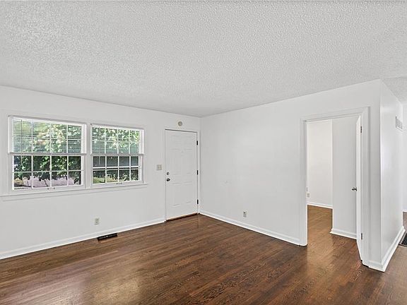 4th image of 3916 S Spring St