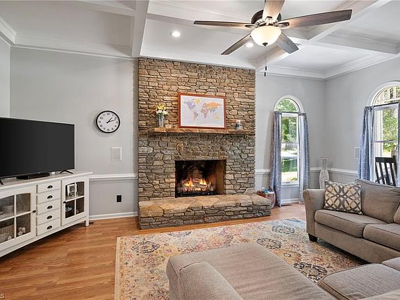 5th image of 1544 Chimney Rock Dr