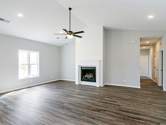 4th image of 907 Kenblue Dr