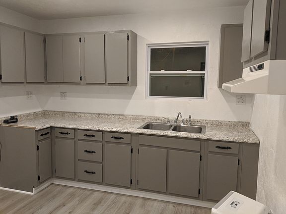 4th image of 354 Coshey Way