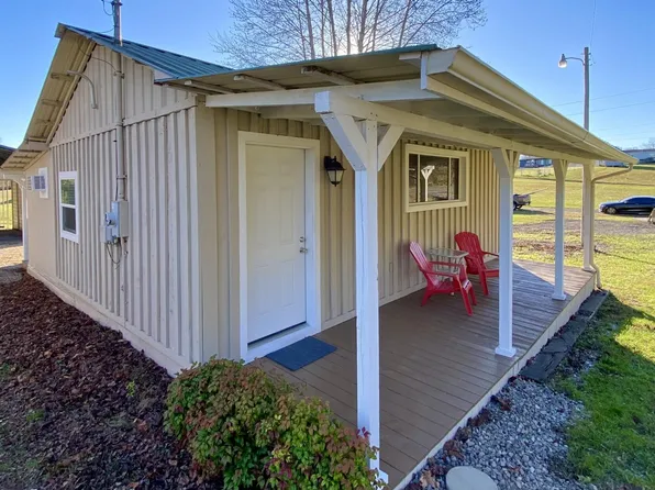 1470 Creston Rd, Crossville, TN 38571