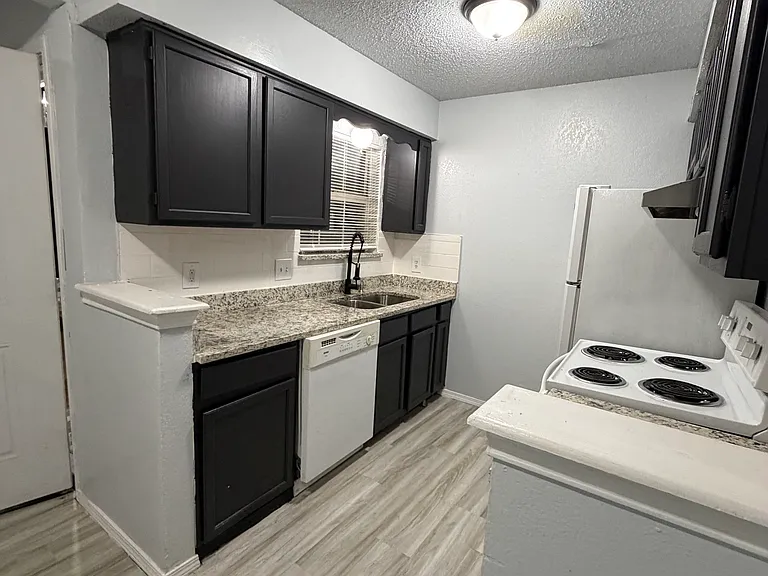 320 S Center St #107 — Photo 8