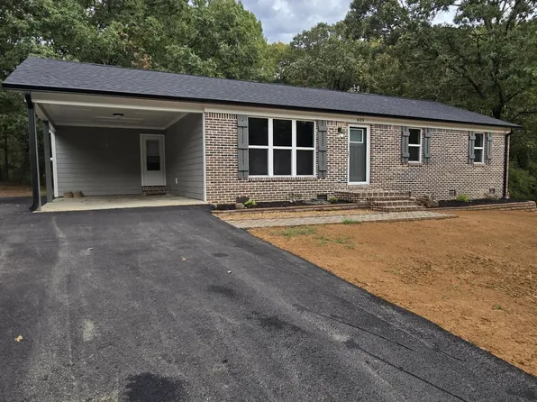 609 Parkburg Rd, Pinson, TN 38366