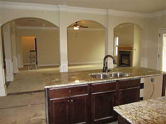 4th image of 2577 Lincoln Park Ct