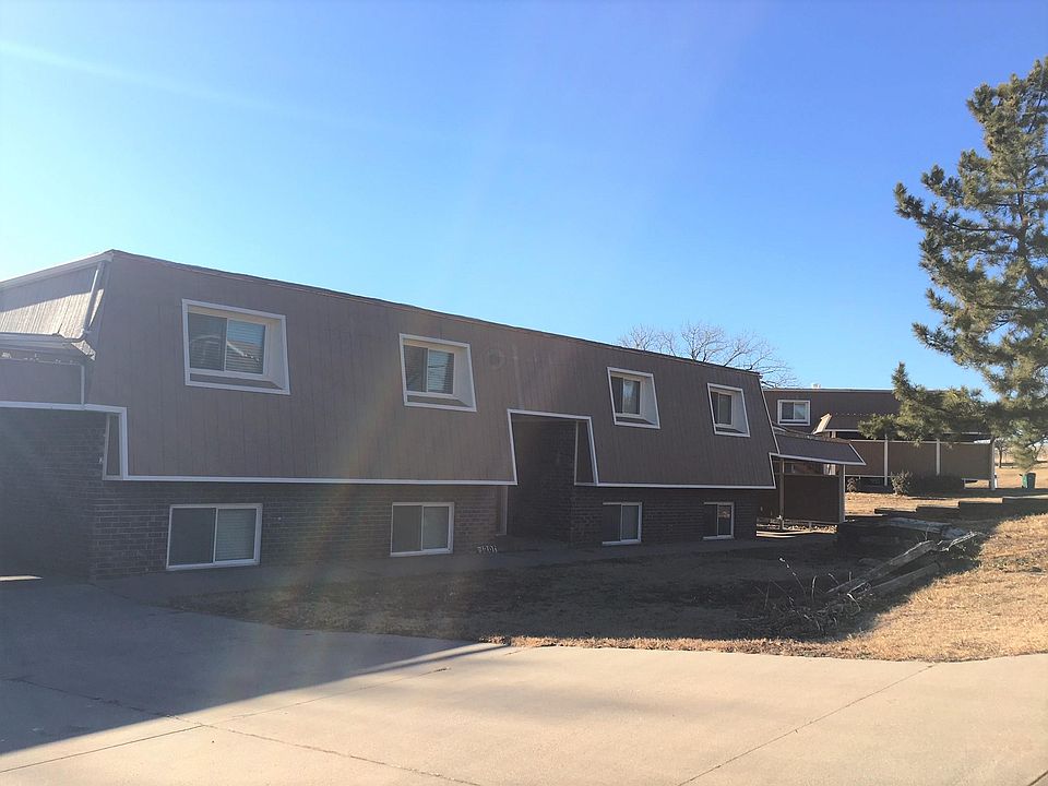 1201 Prairie Heights, Apt 4 upper level on west side