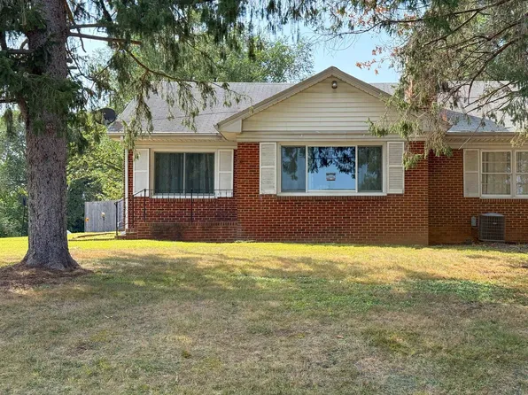 1700 S Ellison Cir, Waynesboro, VA 22980