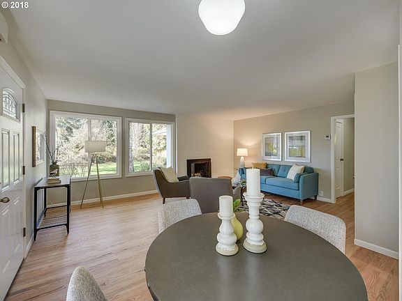 5th image of 725 NE Sunrise Ln